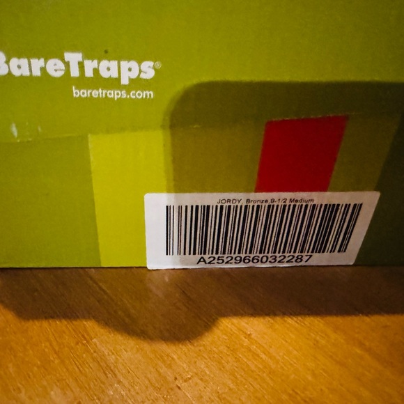 Women’s size 9.5 bronze bare trap sandal - Picture 2 of 2